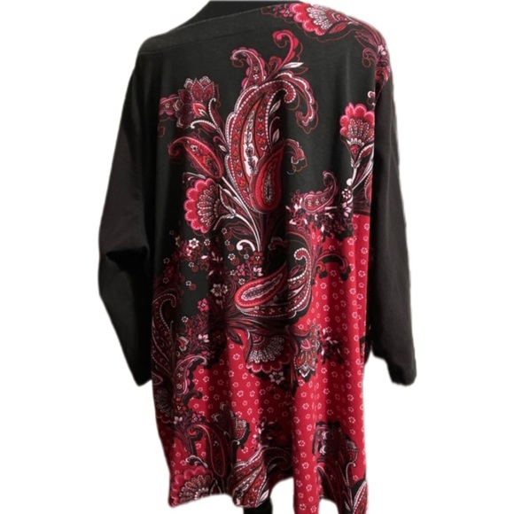 Woman’s Top - Picture 3 of 5